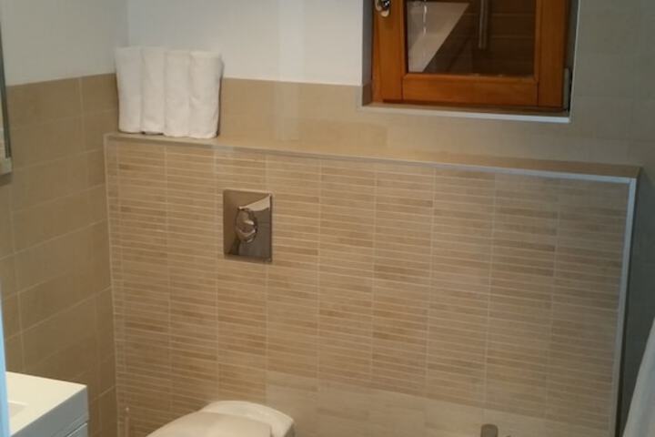 Room 12 of 36