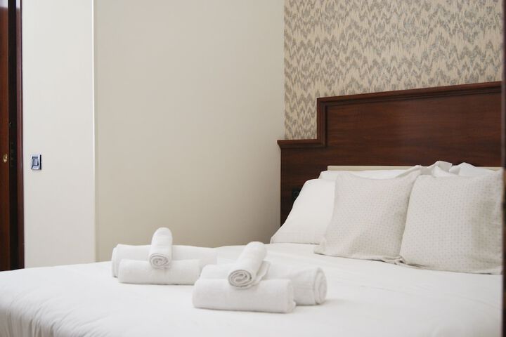 Room 6 of 27