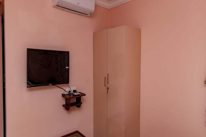 Room 8 of 11