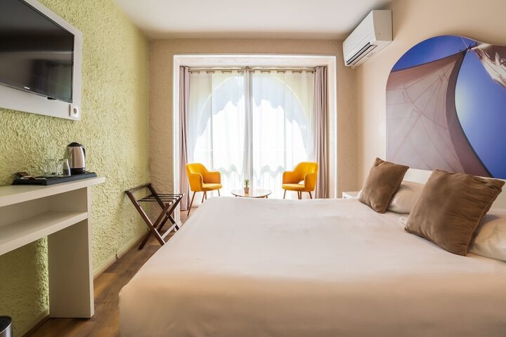 Room 16 of 39