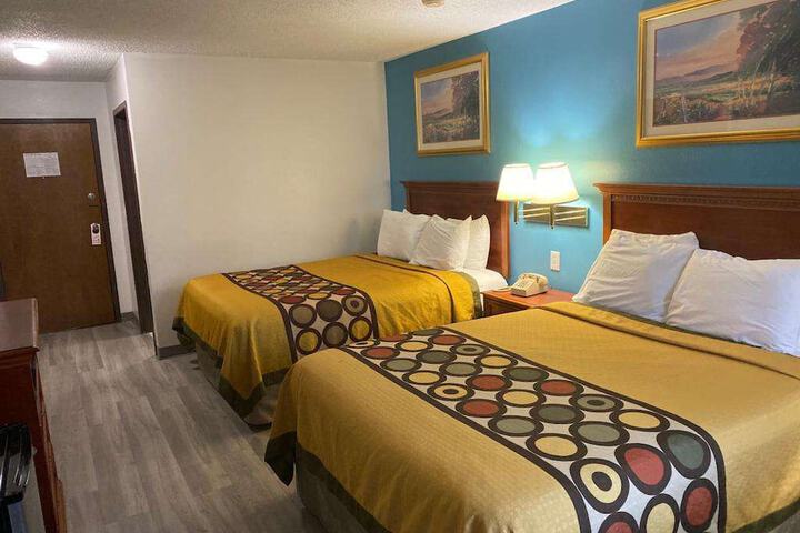 1 Queen Bed (13 of 22)