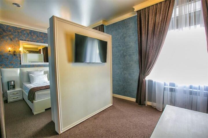 Room 11 of 33