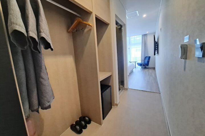 Room 28 of 52