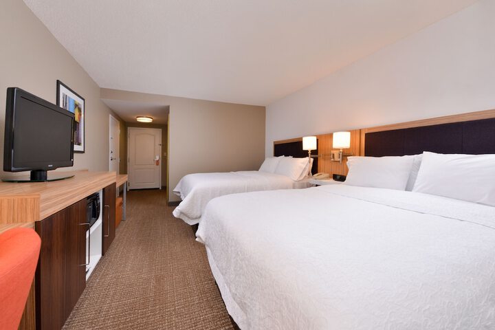 2 Queen Beds (3 of 11)