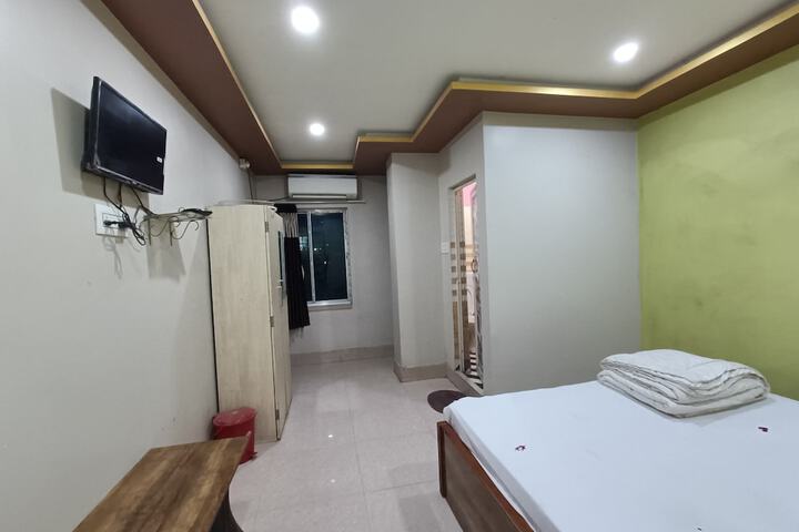 Room 8 of 13