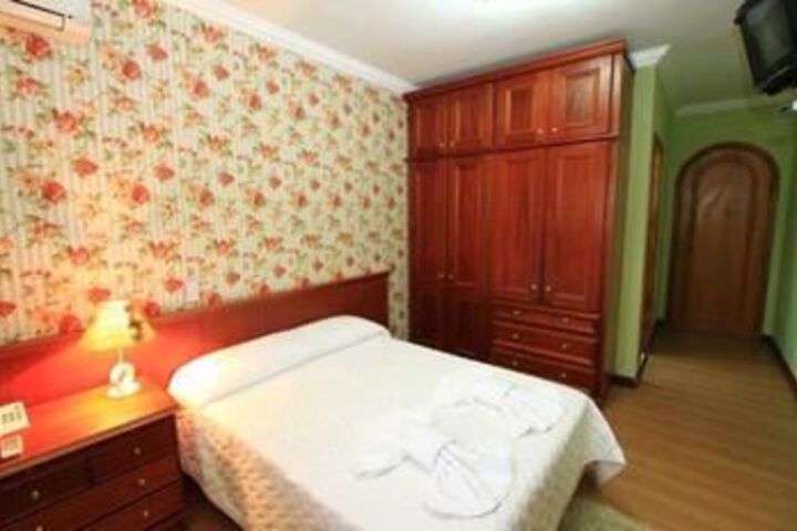Room 17 of 27