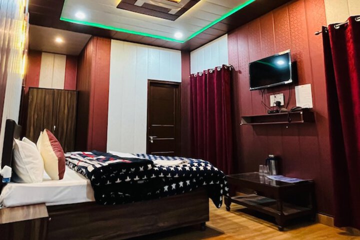 Room 6 of 28