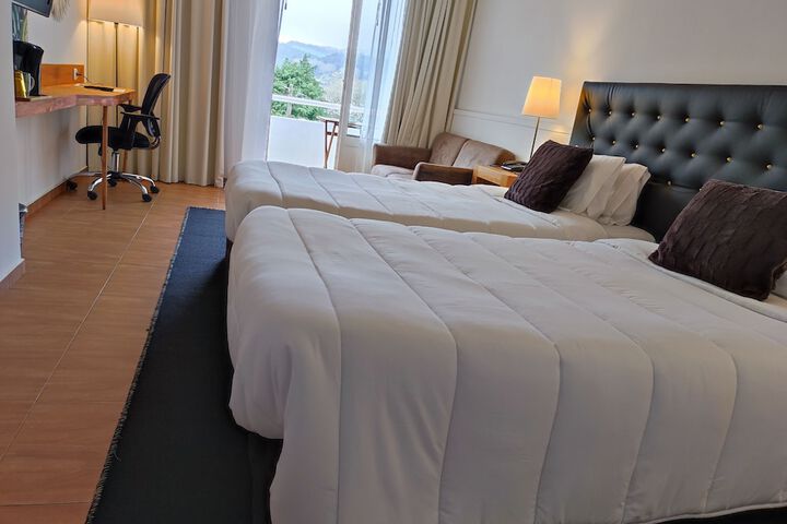 Room 10 of 28