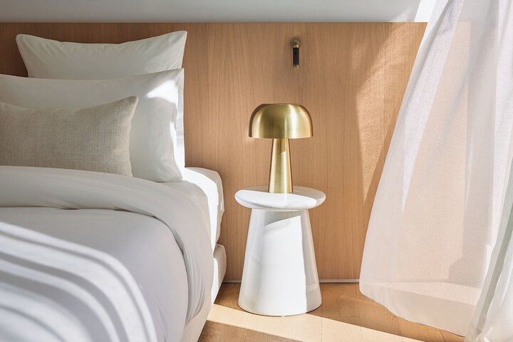 Room 27 of 71