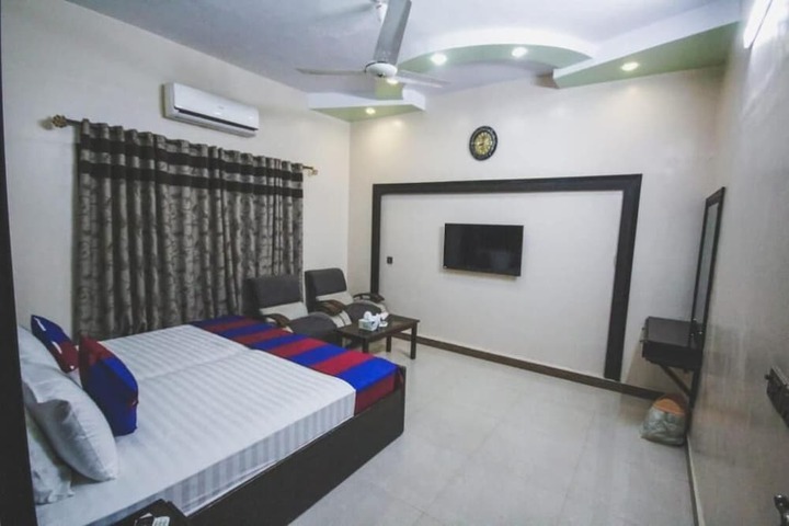 Room 7 of 12