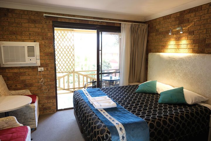 Room 8 of 169