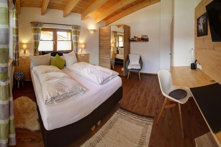 Room 4 of 51