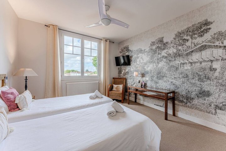Room 6 of 33