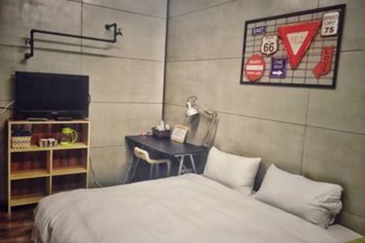 Room 7 of 24