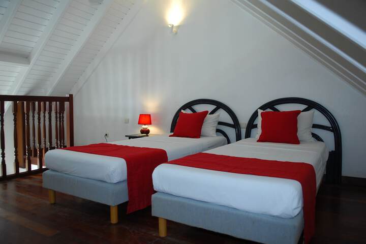 Room 10 of 196