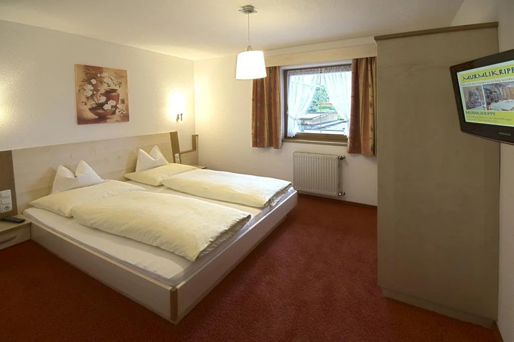Room 12 of 19