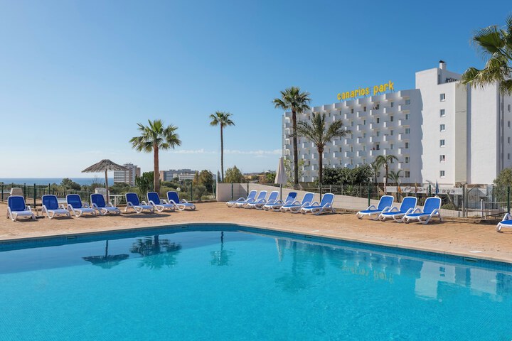 Hotel with Pool