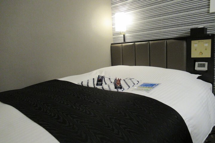 Room 6 of 24