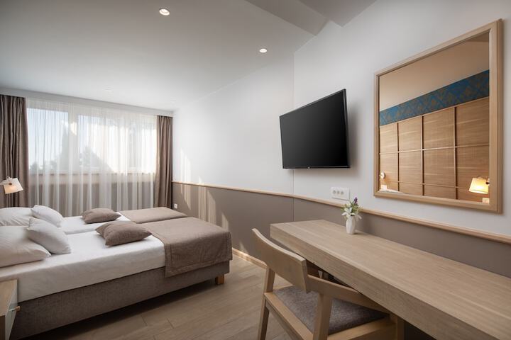 Room 4 of 149
