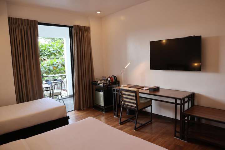 Room 6 of 112