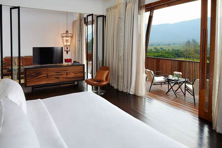 Room 4 of 64
