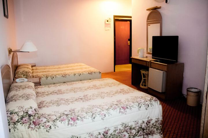 Room 14 of 33