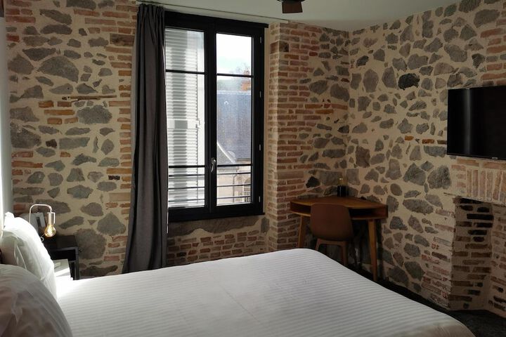 Room 8 of 31