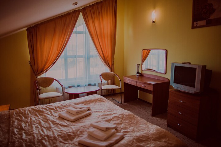 Room 13 of 90