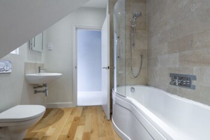 Room 4 of 27