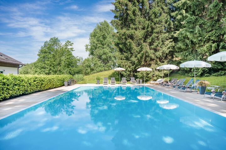 Pool Hotel