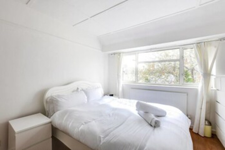 Room 9 of 15