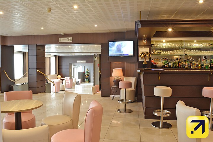 Lounge 68 of 81