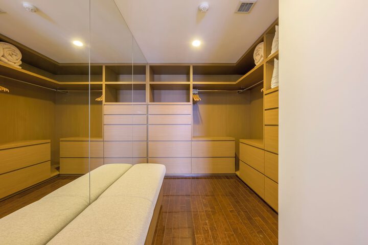 Room 208 of 237