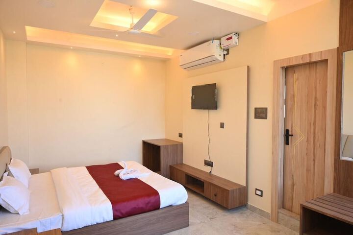 Room 21 of 28