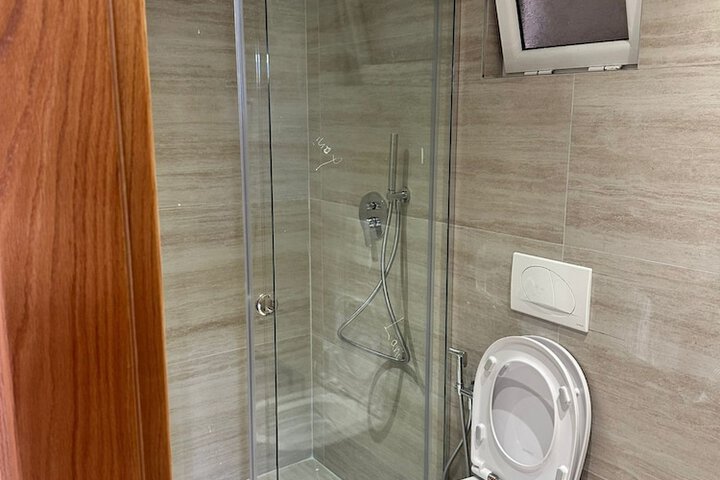 Room 15 of 28