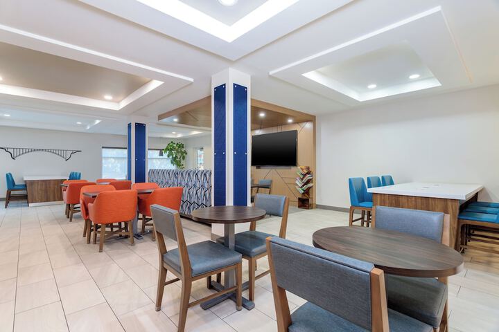 Breakfast/Coffee Service 74 of 104