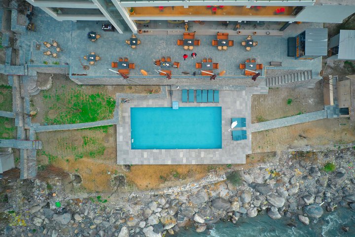 Pool 51 of 99