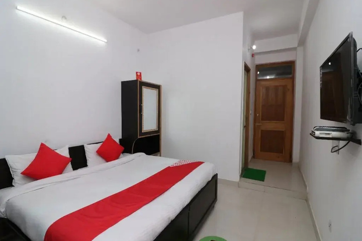 Room 4 of 11