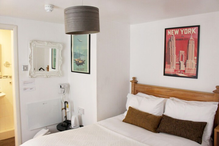 Room 8 of 42