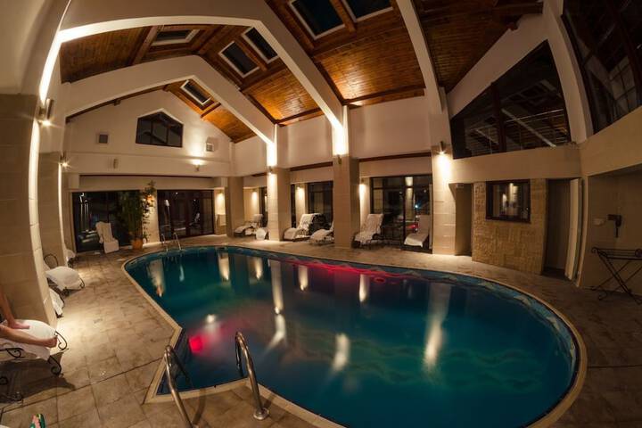 Pool 33 of 55
