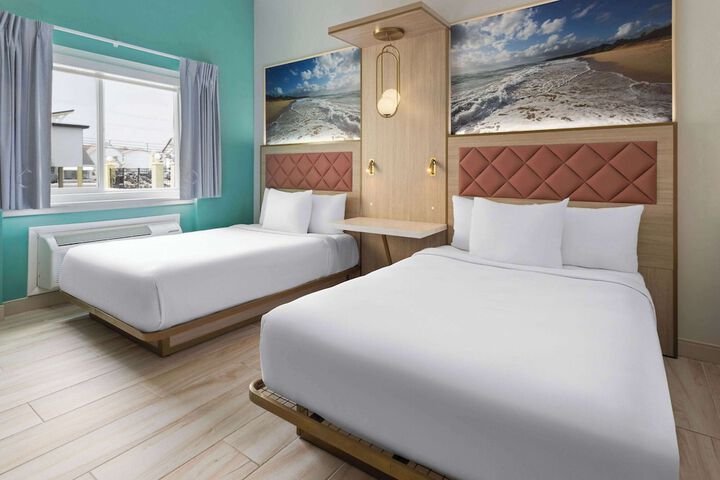 2 Double Beds Mobility Hearing Accessible Room Roll in Shower (2 of 6)