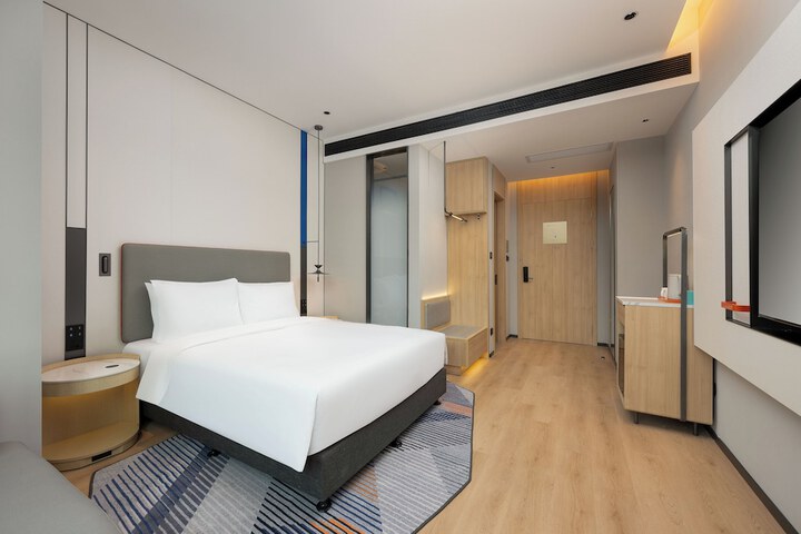 Room 2 of 30