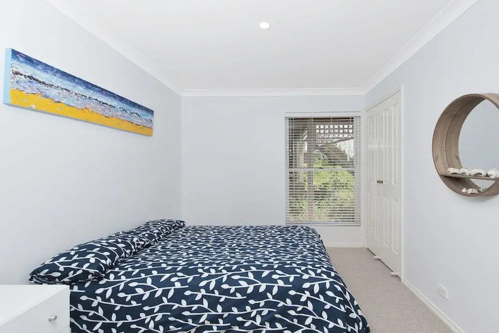 Room 5 of 12
