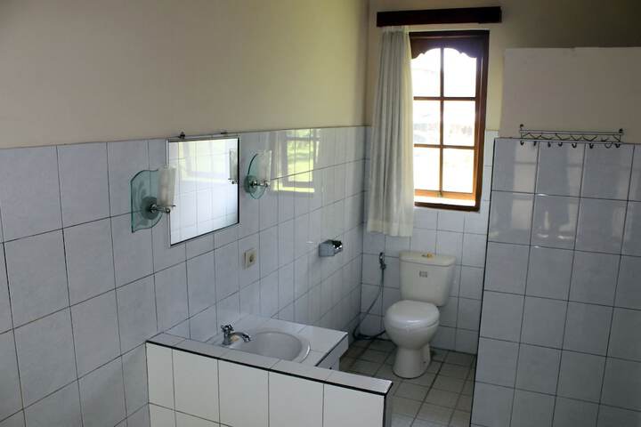 Room 27 of 65
