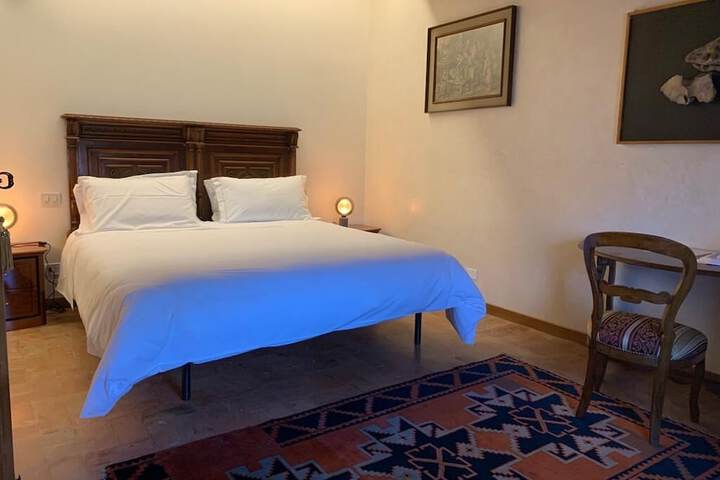Room 2 of 9