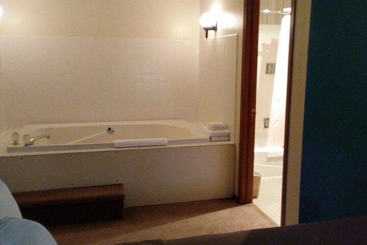Jetted tub