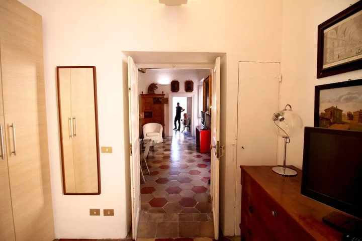 Room 10 of 15