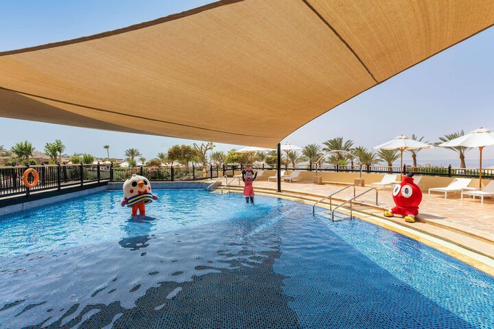 Pool 58 of 195