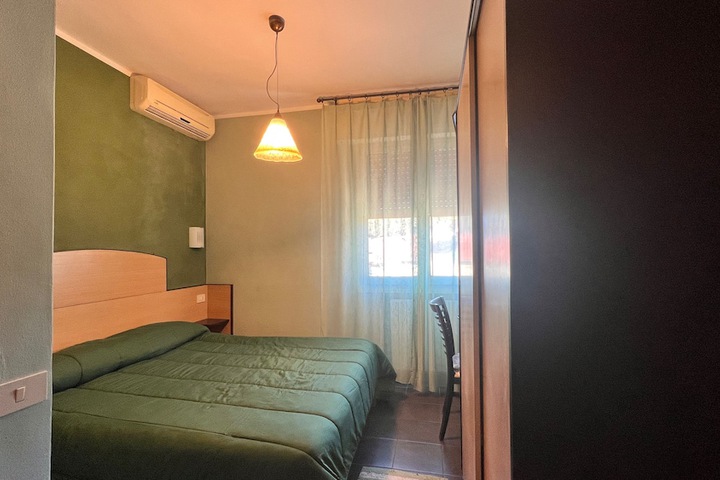 Room 3 of 42
