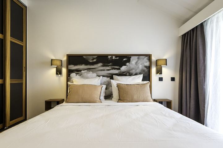Room 6 of 42